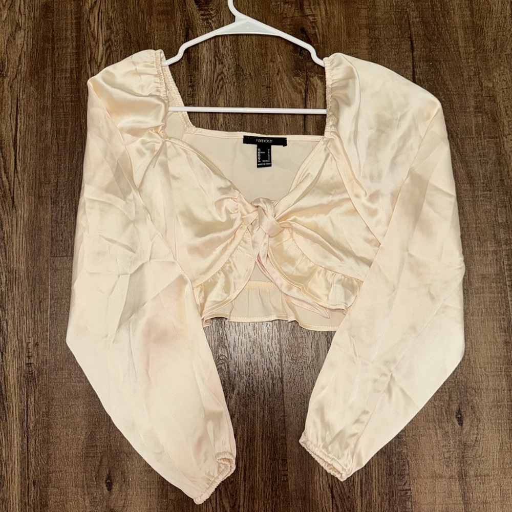 ❤️Forever 21 size small blouse- never worn and in excellent condition❤️